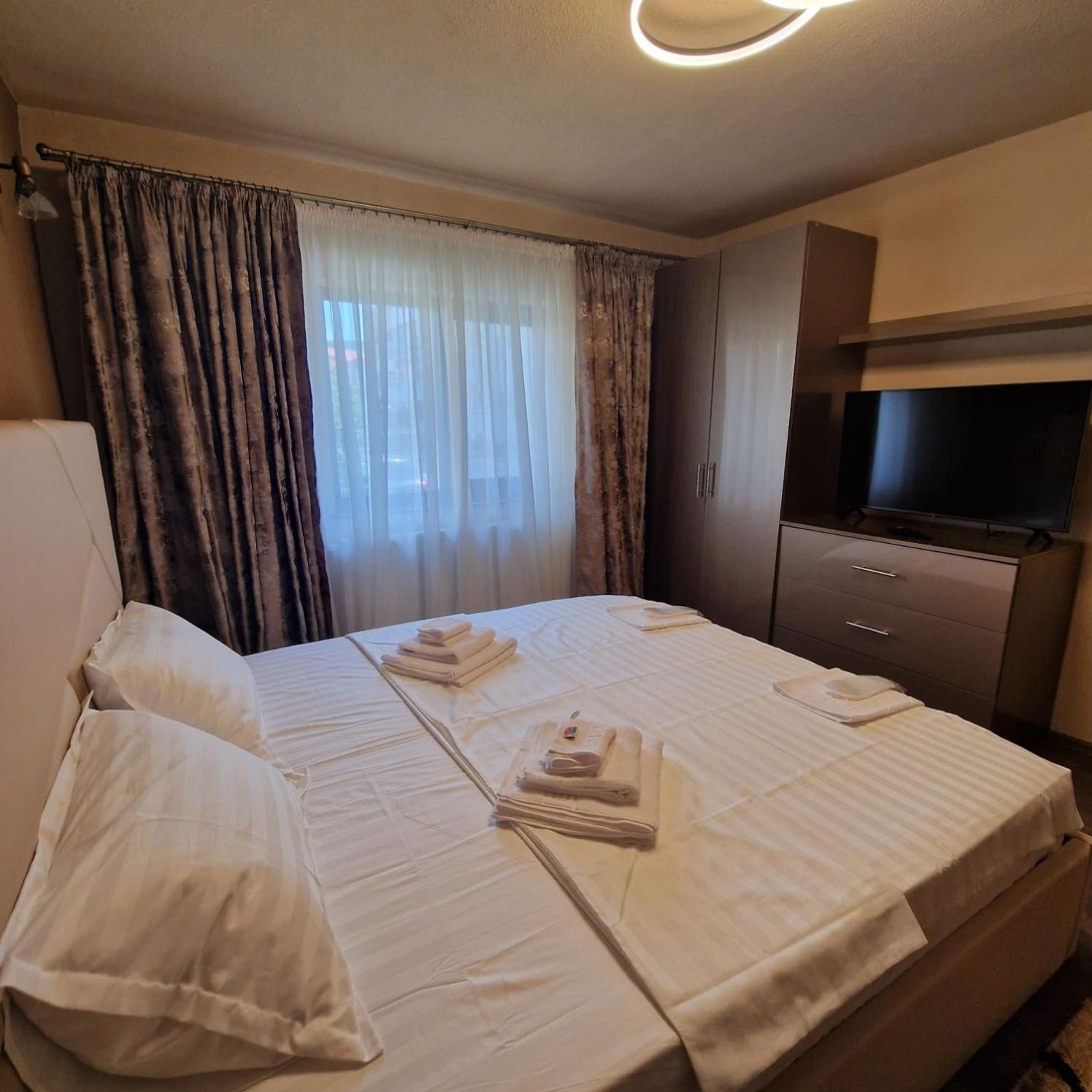 Apartament Iulius 4 Curtea de Argeş エクステリア 写真